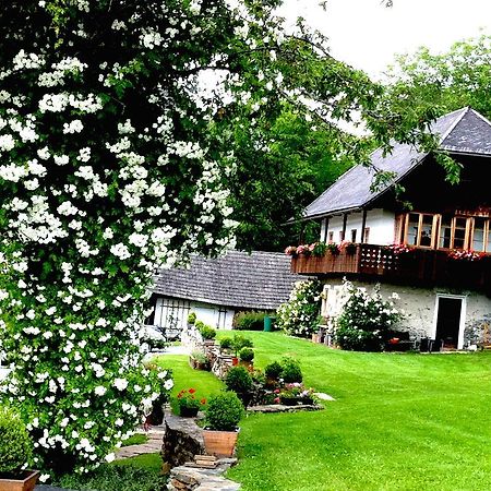 Cottage Am Waldrand Gelegen Feldkirchen In Kaernten Exterior photo