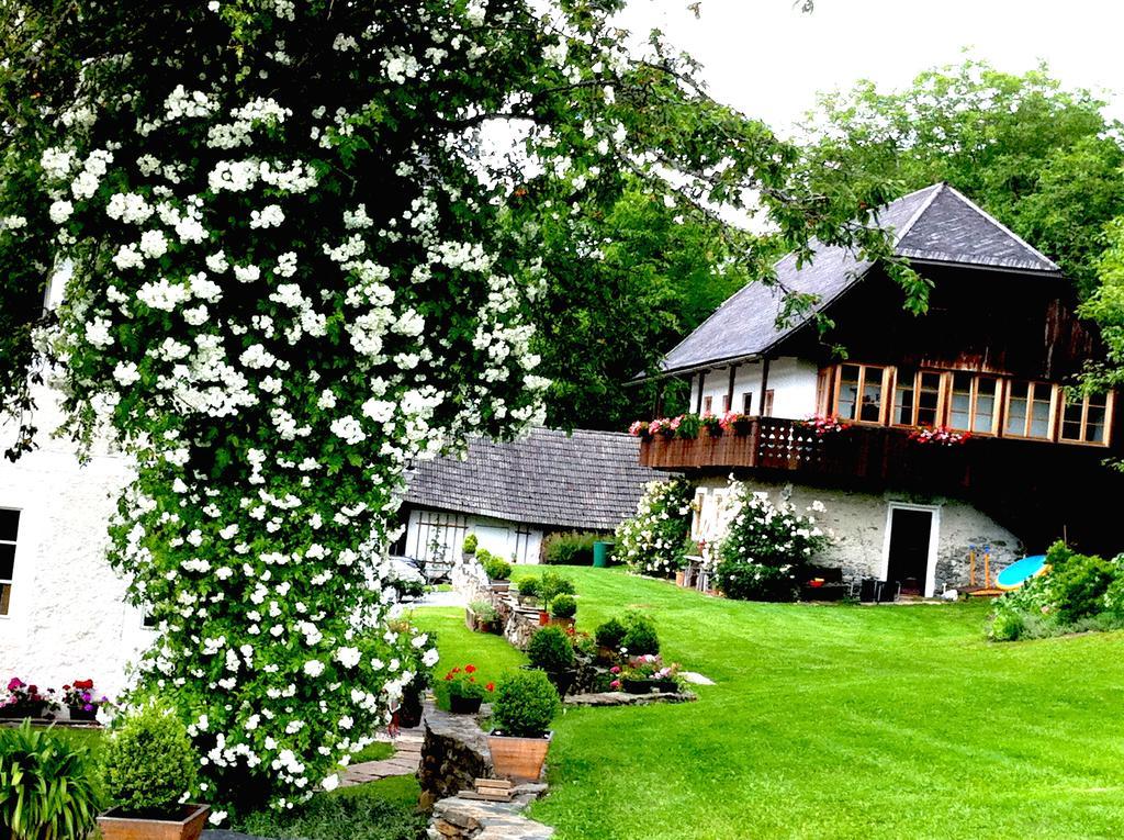 Cottage Am Waldrand Gelegen Feldkirchen In Kaernten Exterior photo
